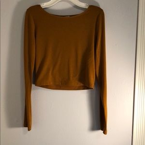 Long sleeve crop top